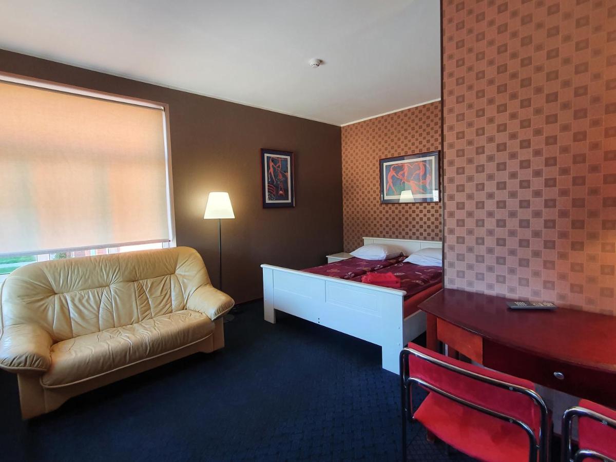 Hotel Otra Elpa à Valka Extérieur photo
