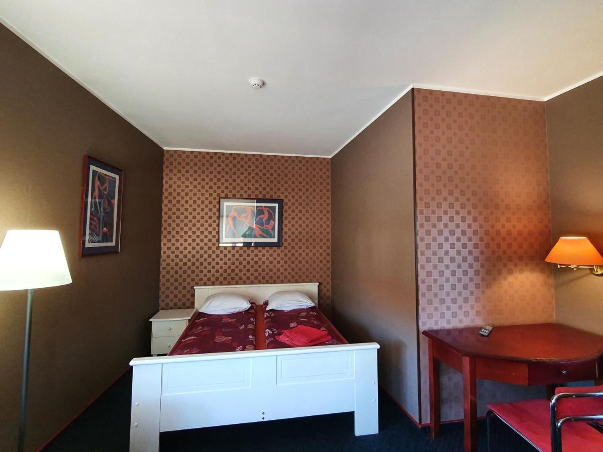 Hotel Otra Elpa à Valka Extérieur photo